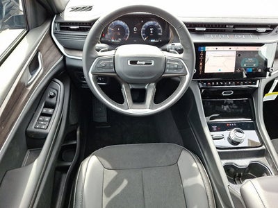 2026 Jeep Grand Cherokee Laredo Altitude