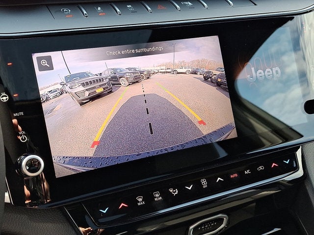 2026 Jeep Grand Cherokee Laredo Altitude