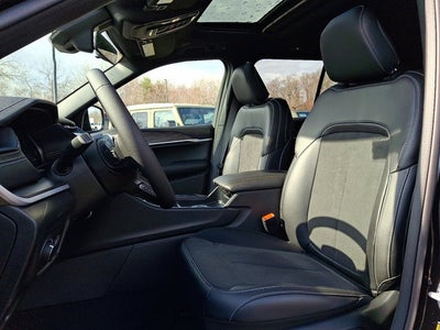 2026 Jeep Grand Cherokee Laredo Altitude