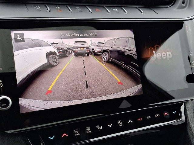 2026 Jeep Grand Cherokee Laredo Altitude