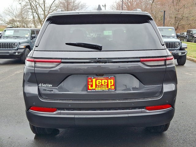 2026 Jeep Grand Cherokee Laredo Altitude
