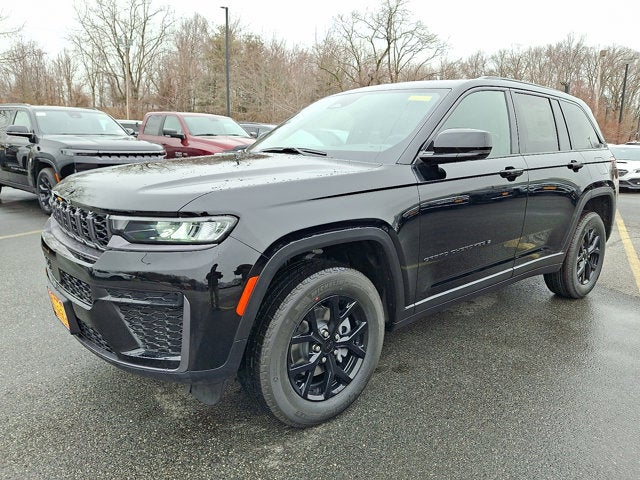 2026 Jeep Grand Cherokee Laredo Altitude