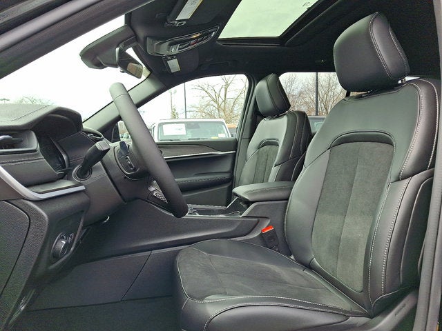 2026 Jeep Grand Cherokee Laredo Altitude