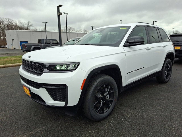 2026 Jeep Grand Cherokee Laredo Altitude
