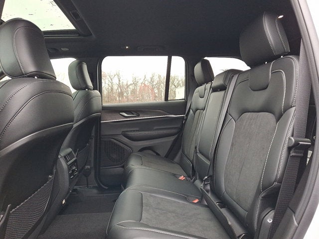 2026 Jeep Grand Cherokee Laredo Altitude