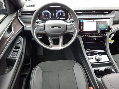 2026 Jeep Grand Cherokee Laredo Altitude