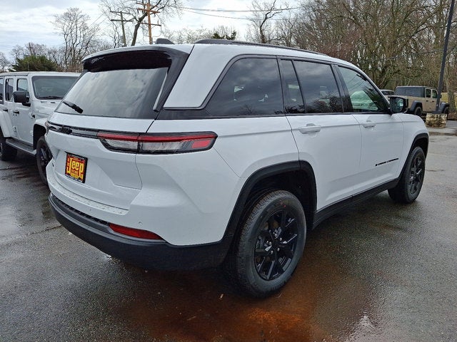 2026 Jeep Grand Cherokee Laredo Altitude