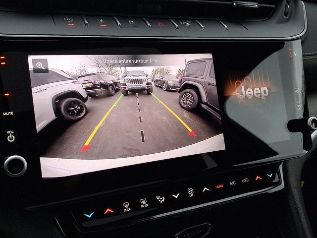 2026 Jeep Grand Cherokee Laredo Altitude