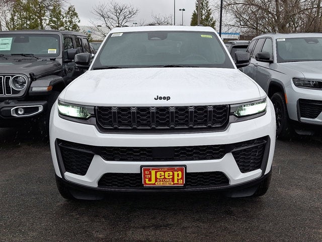 2026 Jeep Grand Cherokee Laredo Altitude