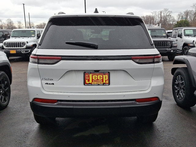 2026 Jeep Grand Cherokee Laredo Altitude
