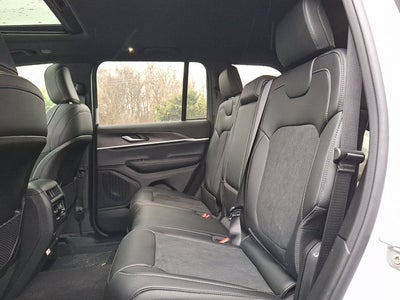 2026 Jeep Grand Cherokee Laredo Altitude