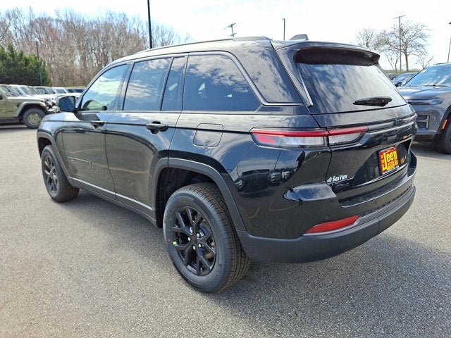 2026 Jeep Grand Cherokee Laredo Altitude
