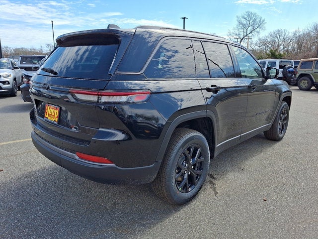 2026 Jeep Grand Cherokee Laredo Altitude