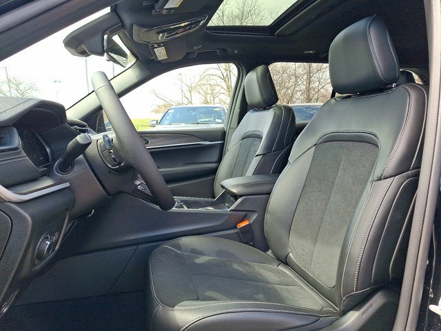 2026 Jeep Grand Cherokee Laredo Altitude