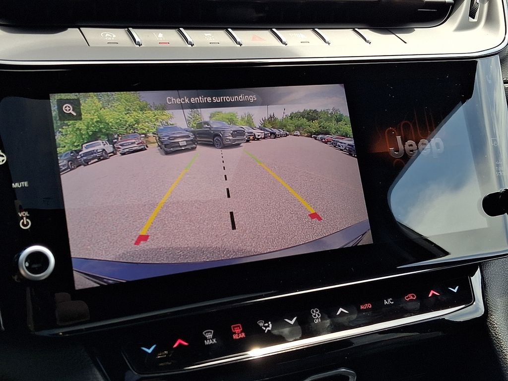2026 Jeep Grand Cherokee Laredo Altitude