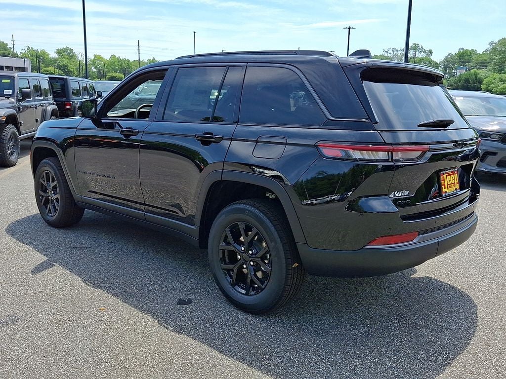 2026 Jeep Grand Cherokee Laredo Altitude