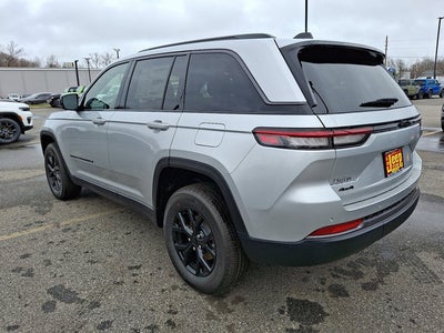 2026 Jeep Grand Cherokee Laredo Altitude