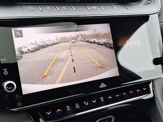 2026 Jeep Grand Cherokee Laredo Altitude