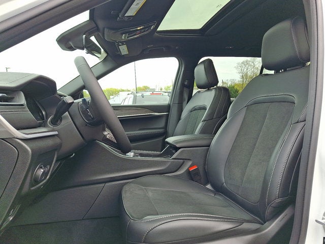2026 Jeep Grand Cherokee L Laredo Altitude