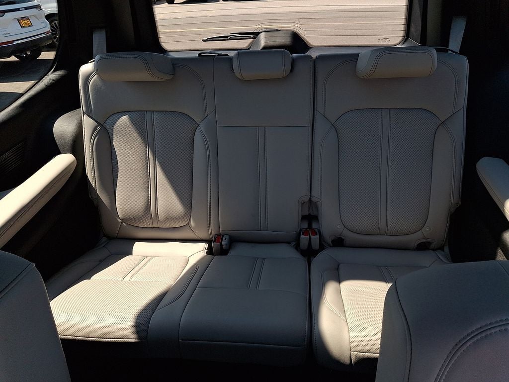 2025 Jeep Grand Wagoneer Base