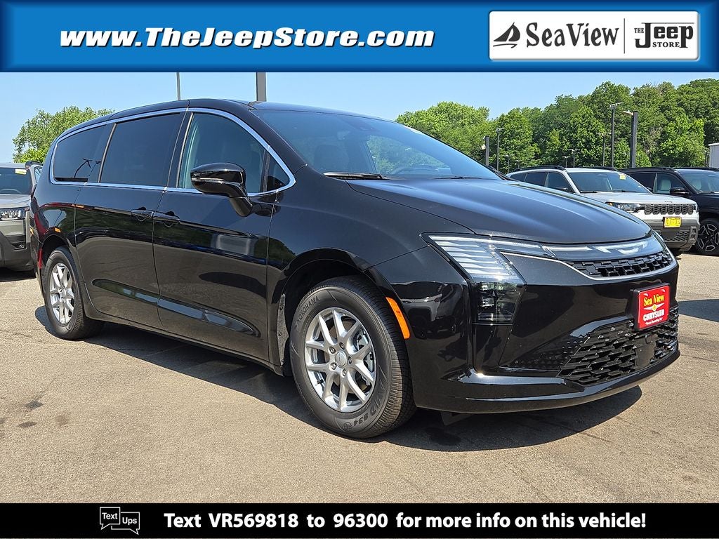 2027 Chrysler Pacifica Select's photo