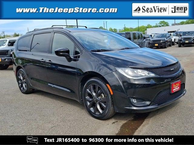 2018 Chrysler Pacifica Touring L Plus's photo