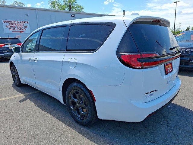 2022 Chrysler Pacifica Hybrid Touring L