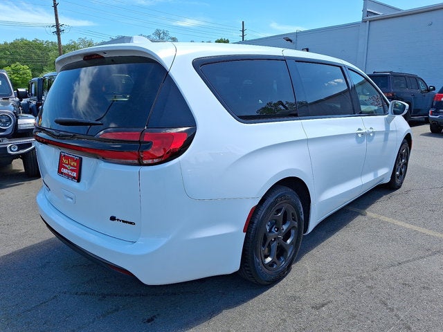 2022 Chrysler Pacifica Hybrid Touring L