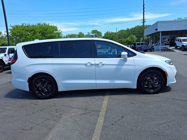 2022 Chrysler Pacifica Hybrid Touring L