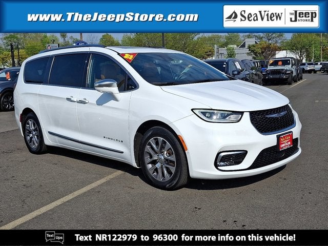 2022 Chrysler Pacifica Hybrid Pinnacle Hybrid's photo