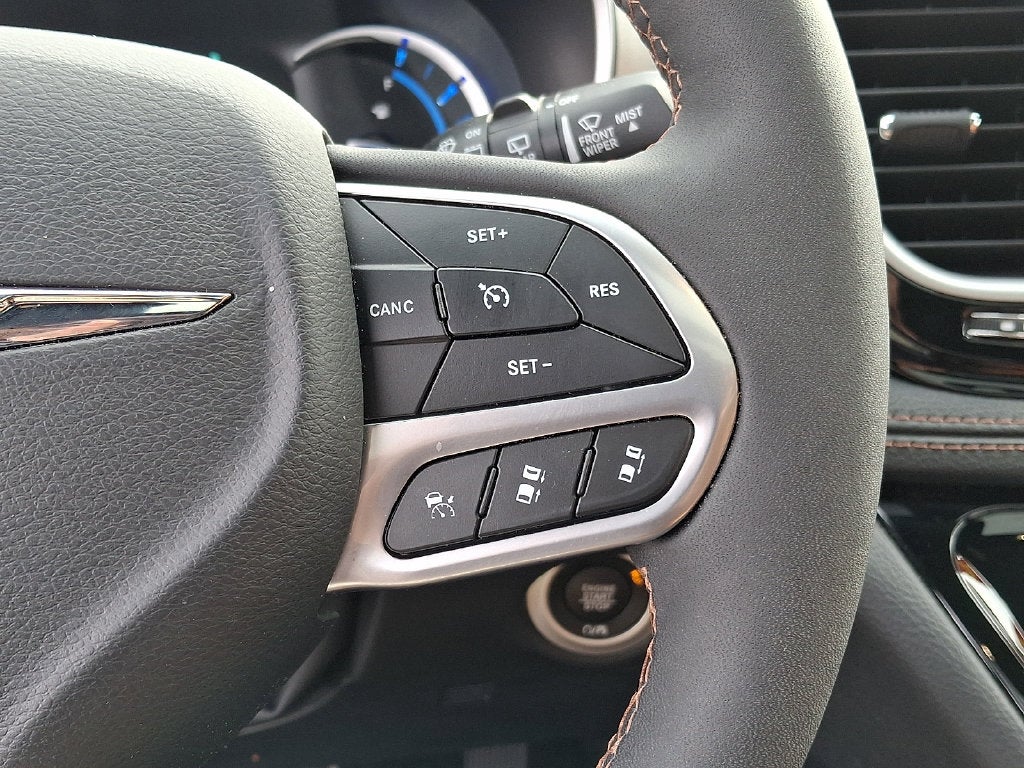 2025 Chrysler Pacifica Hybrid Pinnacle