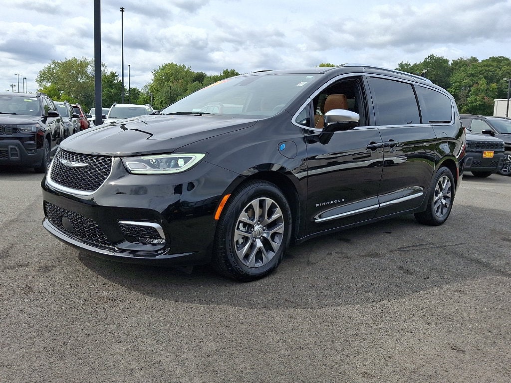 2025 Chrysler Pacifica Hybrid Pinnacle