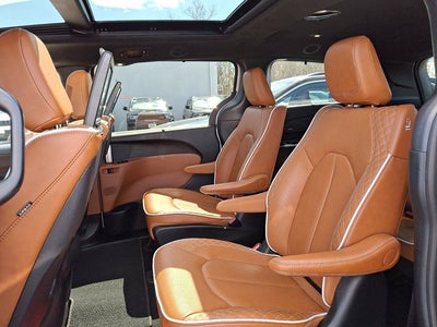 2024 Chrysler Pacifica Hybrid Pinnacle