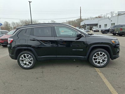 2022 Jeep Compass Latitude Lux