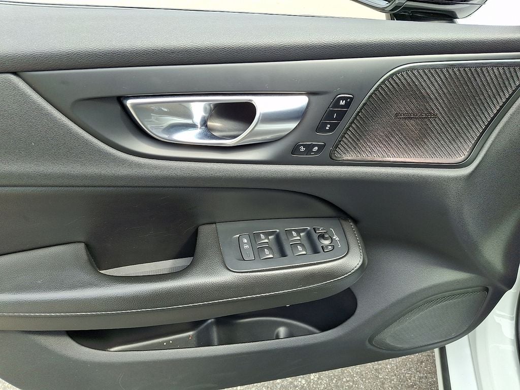 2021 Volvo S60 Recharge Plug-In Hybrid T8 R-Design Expression