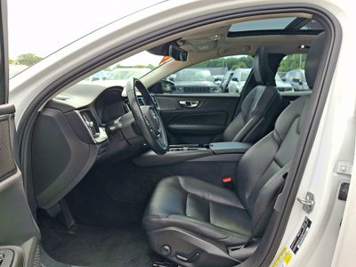 2021 Volvo S60 Recharge Plug-In Hybrid T8 R-Design Expression