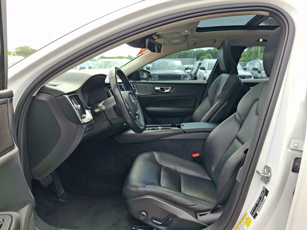 2021 Volvo S60 Recharge Plug-In Hybrid T8 R-Design Expression