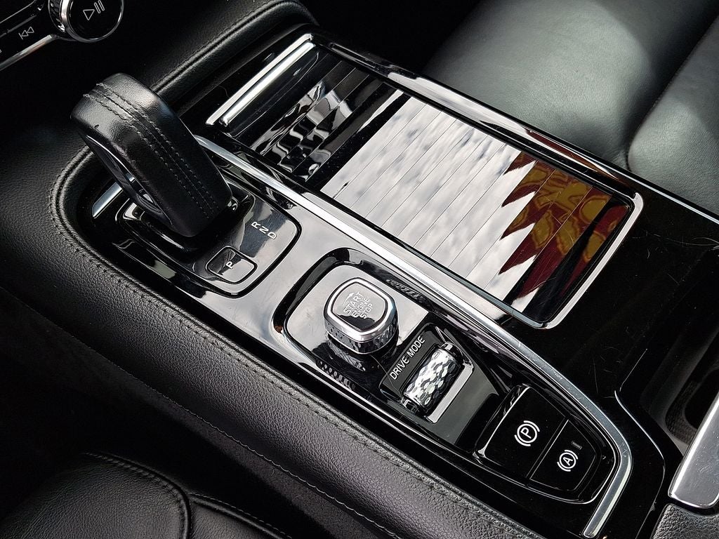2021 Volvo S60 Recharge Plug-In Hybrid T8 R-Design Expression