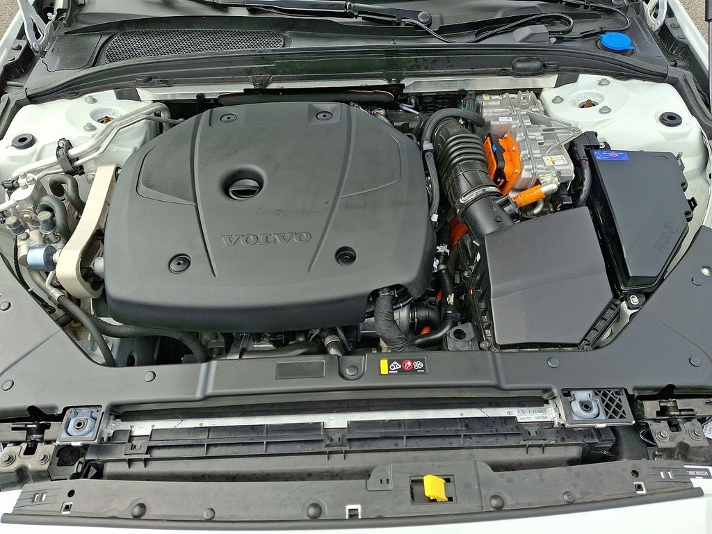 2021 Volvo S60 Recharge Plug-In Hybrid T8 R-Design Expression