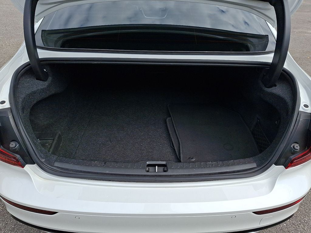 2021 Volvo S60 Recharge Plug-In Hybrid T8 R-Design Expression