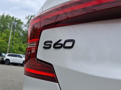 2021 Volvo S60 Recharge Plug-In Hybrid T8 R-Design Expression