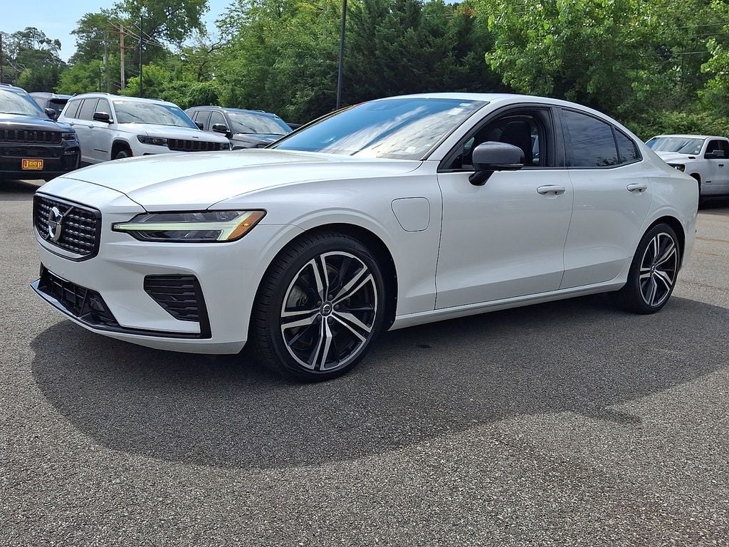2021 Volvo S60 Recharge Plug-In Hybrid T8 R-Design Expression