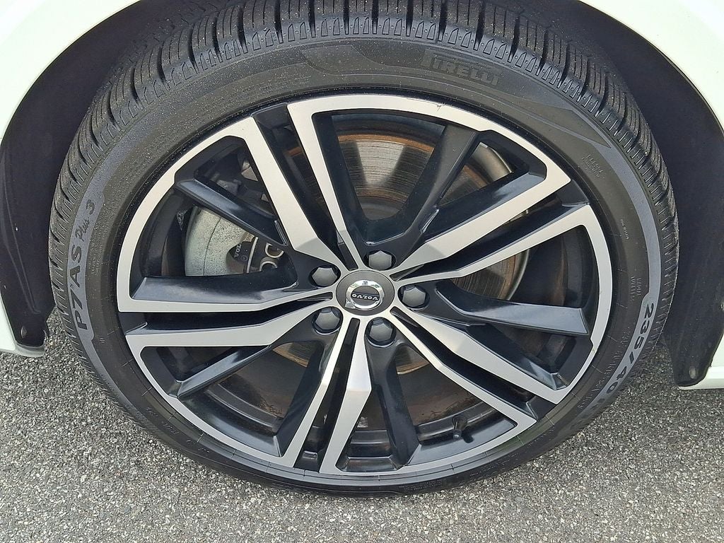 2021 Volvo S60 Recharge Plug-In Hybrid T8 R-Design Expression