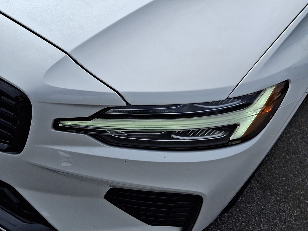 2021 Volvo S60 Recharge Plug-In Hybrid T8 R-Design Expression